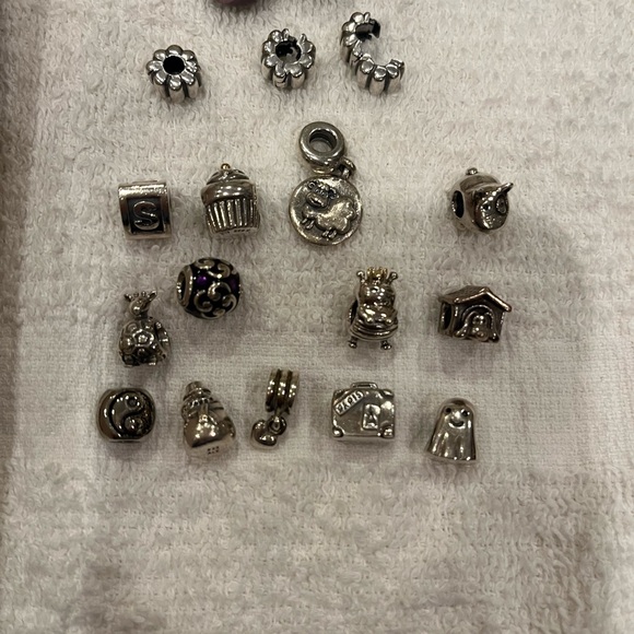 Three pandora bracelets/15 charms/3 spacers - Picture 3 of 5